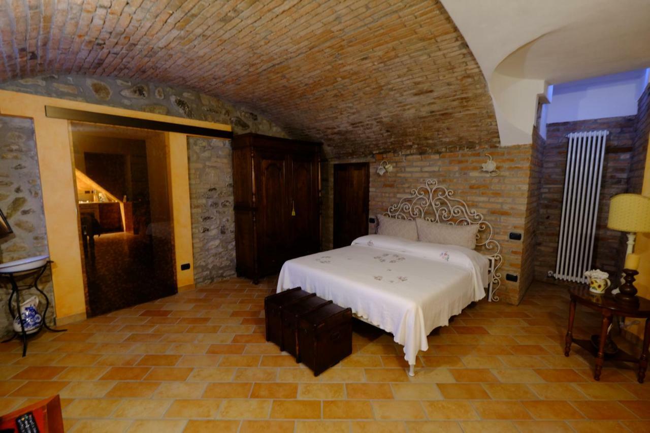 B&B La Corte Suites Salice Terme Zewnętrze zdjęcie