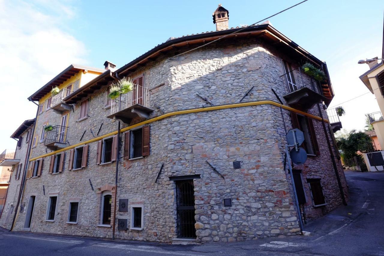 B&B La Corte Suites Salice Terme Zewnętrze zdjęcie