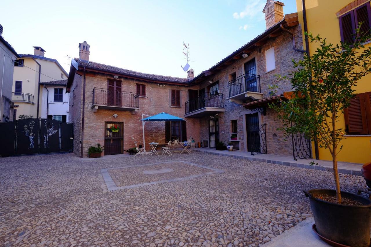 B&B La Corte Suites Salice Terme Zewnętrze zdjęcie