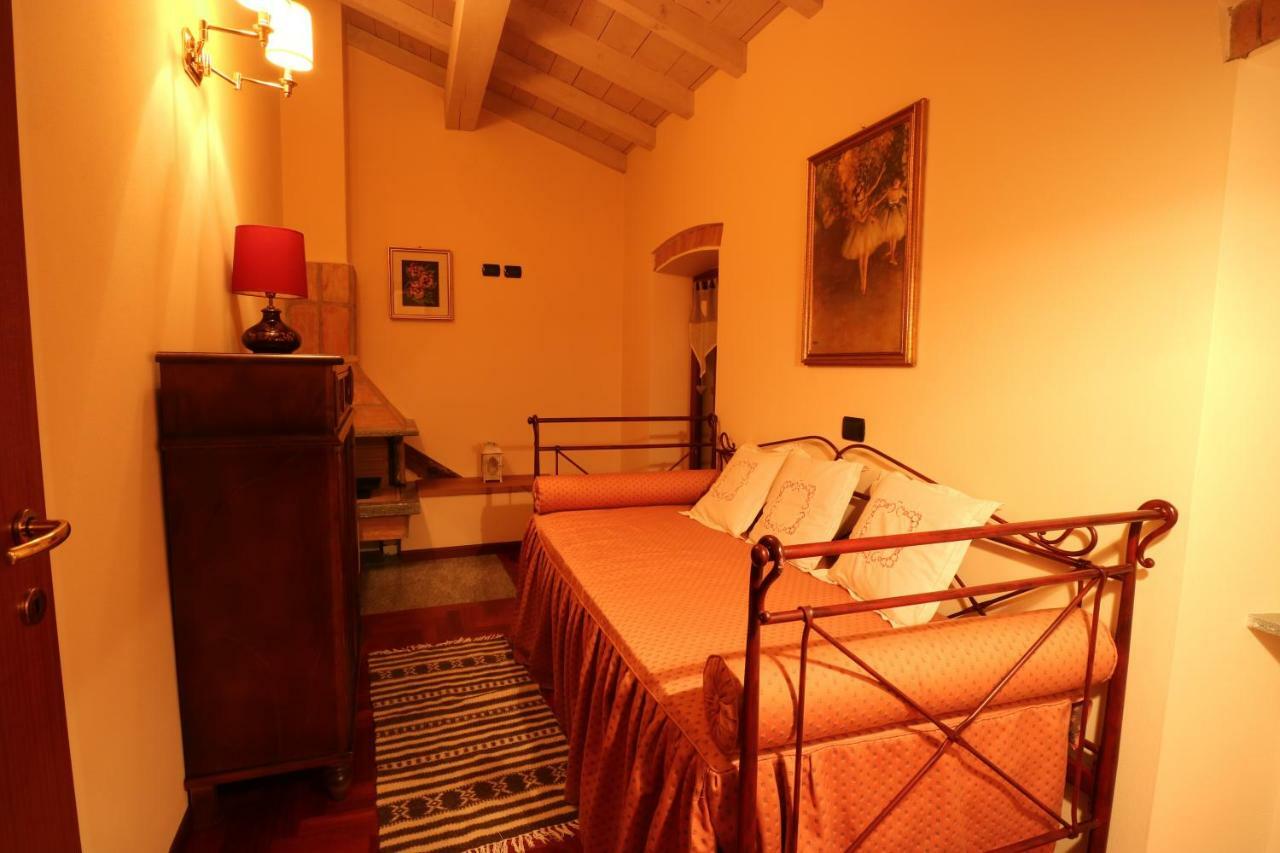B&B La Corte Suites Salice Terme Zewnętrze zdjęcie